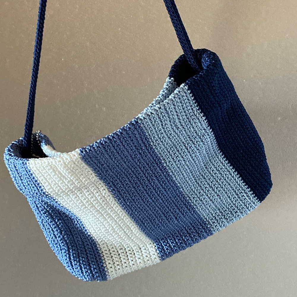 crocheted blue purse - Picture 3 of 3